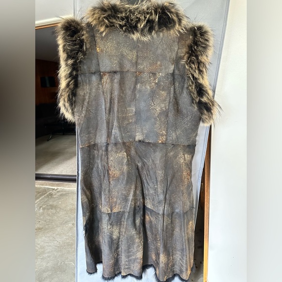 Skinz at Runway long vest with fur trim and lining. Worn once. Slight defect. - Picture 4 of 9